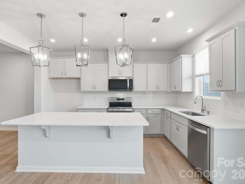 6019 Mallow Crossing Lane, Charlotte, NC 28213.  MLS# CAR4344237, YatesRealty ID 31170. 