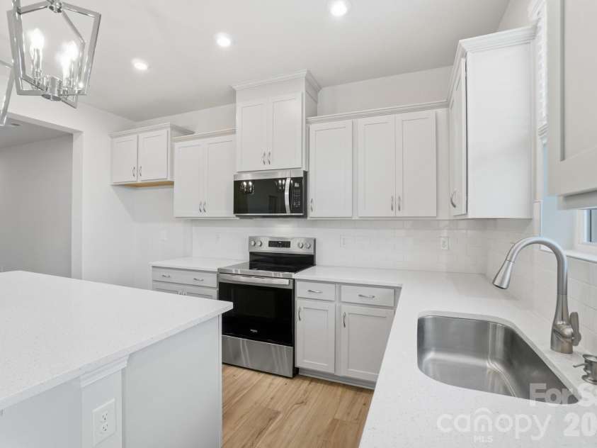 6019 Mallow Crossing Lane, Charlotte, NC 28213.  MLS# CAR4344237, YatesRealty ID 31170. 