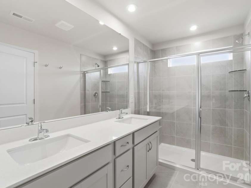 6019 Mallow Crossing Lane, Charlotte, NC 28213.  MLS# CAR4344237, YatesRealty ID 31170. 