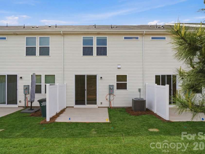 6019 Mallow Crossing Lane, Charlotte, NC 28213.  MLS# CAR4344237, YatesRealty ID 31170. 