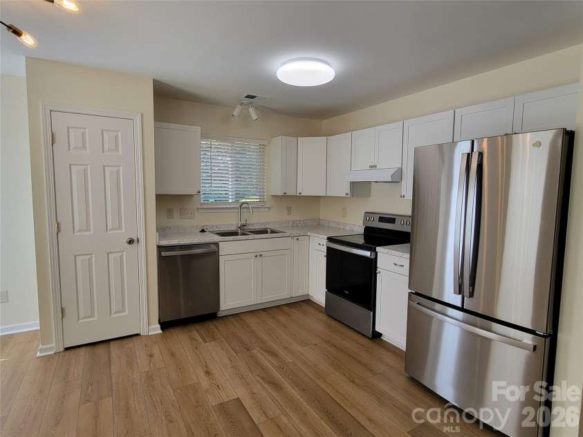 8012 Sheckler Lane, Matthews, NC 28104.  MLS# CAR4394664, YatesRealty ID 31171. 