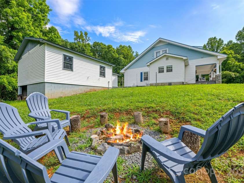 1231 Caldwell Place, Lenoir, NC 28645.  MLS# CAR4281144, YatesRealty ID 31172. 