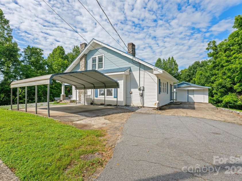 1231 Caldwell Place, Lenoir, NC 28645.  MLS# CAR4281144, YatesRealty ID 31172. 