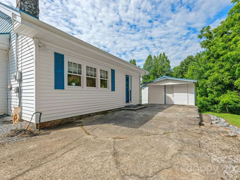 1231 Caldwell Place, Lenoir, NC 28645.  MLS# CAR4281144, YatesRealty ID 31172. 