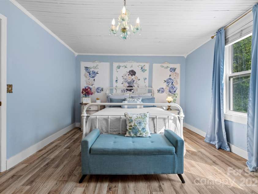 1231 Caldwell Place, Lenoir, NC 28645.  MLS# CAR4281144, YatesRealty ID 31172. 