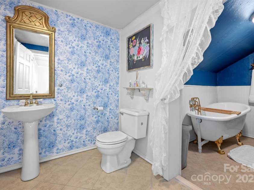 1231 Caldwell Place, Lenoir, NC 28645.  MLS# CAR4281144, YatesRealty ID 31172. 