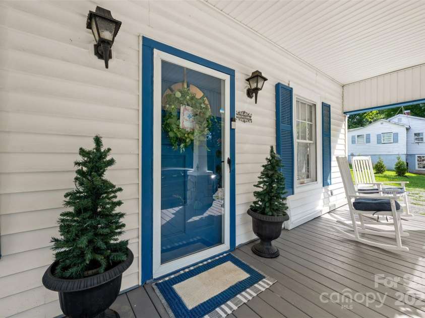 1231 Caldwell Place, Lenoir, NC 28645.  MLS# CAR4281144, YatesRealty ID 31172. 