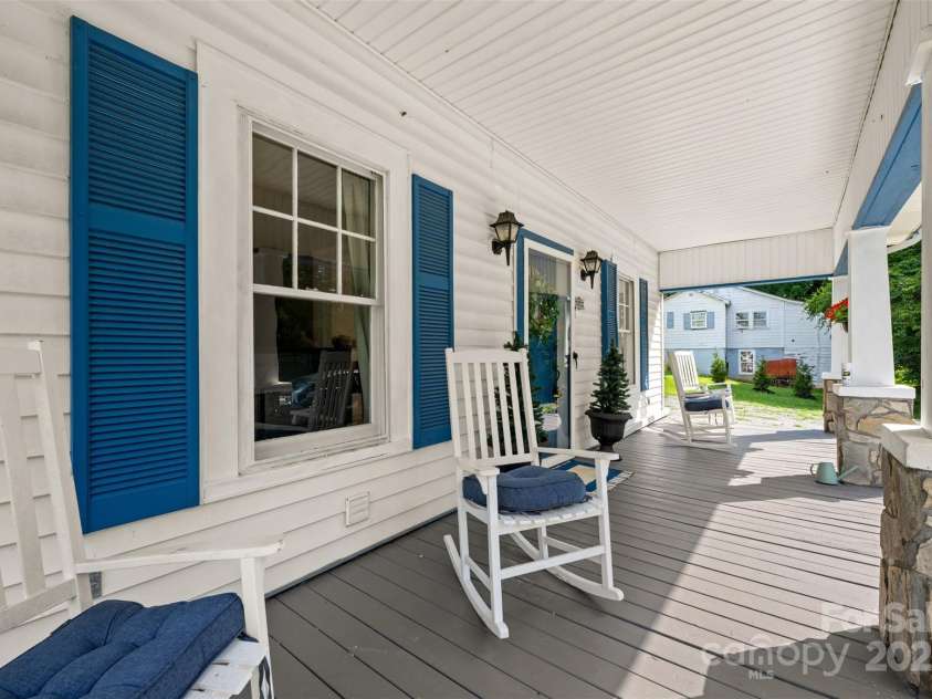 1231 Caldwell Place, Lenoir, NC 28645.  MLS# CAR4281144, YatesRealty ID 31172. 