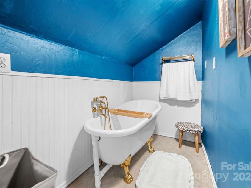 1231 Caldwell Place, Lenoir, NC 28645.  MLS# CAR4281144, YatesRealty ID 31172. 