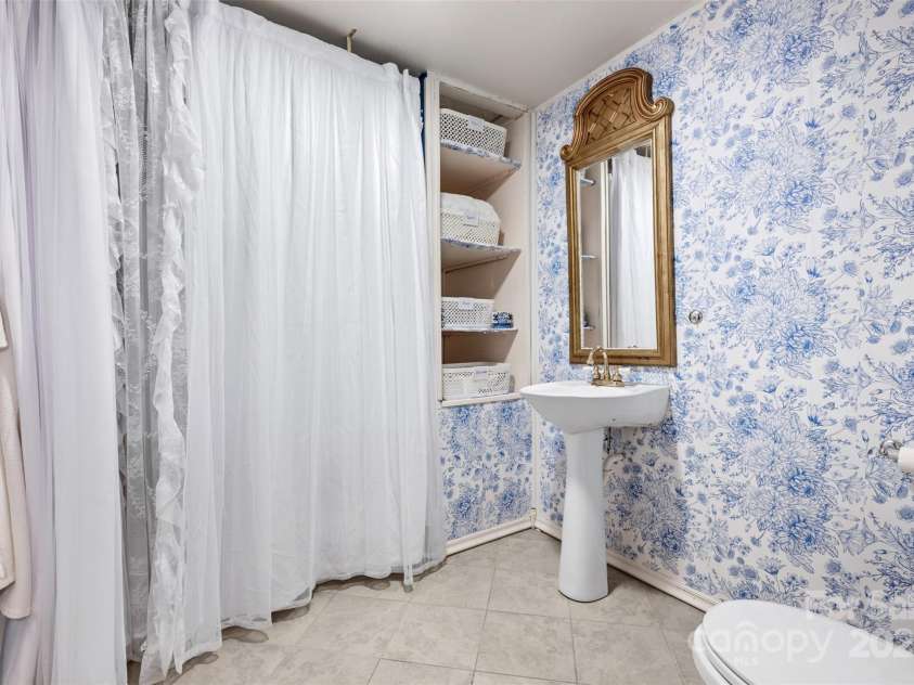 1231 Caldwell Place, Lenoir, NC 28645.  MLS# CAR4281144, YatesRealty ID 31172. 