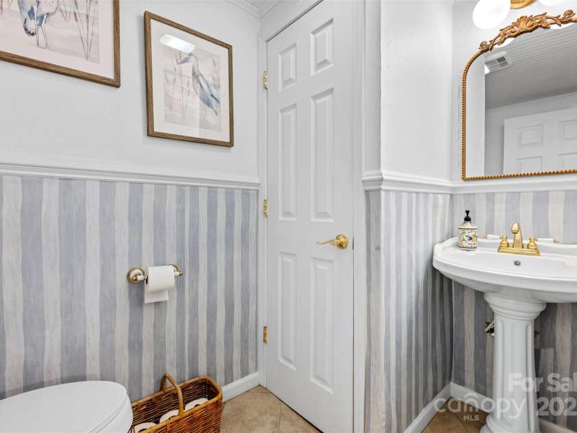 1231 Caldwell Place, Lenoir, NC 28645.  MLS# CAR4281144, YatesRealty ID 31172. 