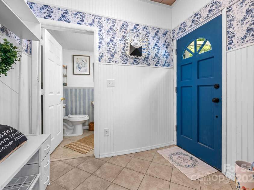 1231 Caldwell Place, Lenoir, NC 28645.  MLS# CAR4281144, YatesRealty ID 31172. 