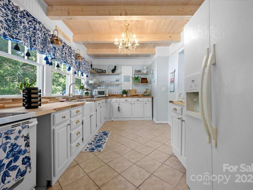 1231 Caldwell Place, Lenoir, NC 28645.  MLS# CAR4281144, YatesRealty ID 31172. 