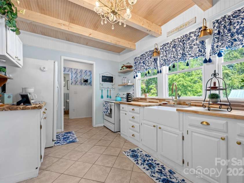 1231 Caldwell Place, Lenoir, NC 28645.  MLS# CAR4281144, YatesRealty ID 31172. 