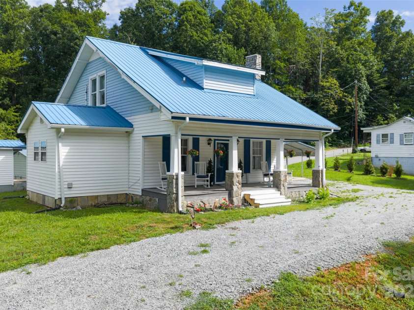 1231 Caldwell Place, Lenoir, NC 28645.  MLS# CAR4281144, YatesRealty ID 31172. 