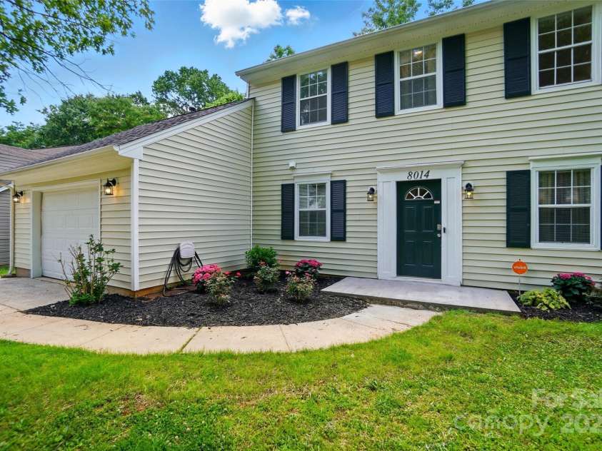 8014 Sherington Way, Charlotte, NC 28227.  MLS# CAR4258331, YatesRealty ID 31173. 