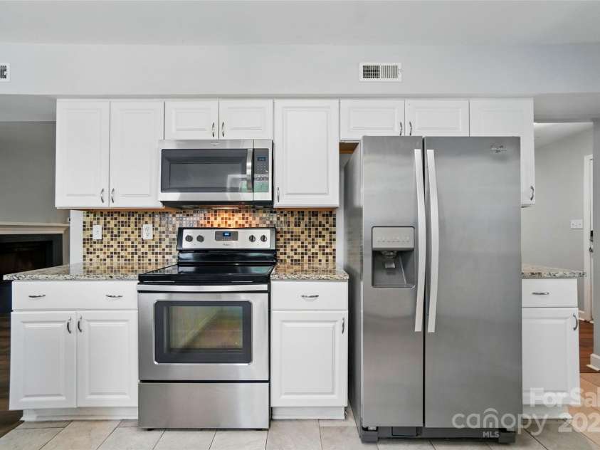 8014 Sherington Way, Charlotte, NC 28227.  MLS# CAR4258331, YatesRealty ID 31173. 