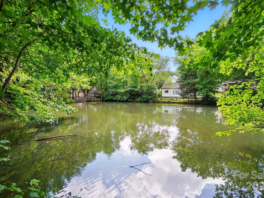 8014 Sherington Way, Charlotte, NC 28227.  MLS# CAR4258331, YatesRealty ID 31173. 