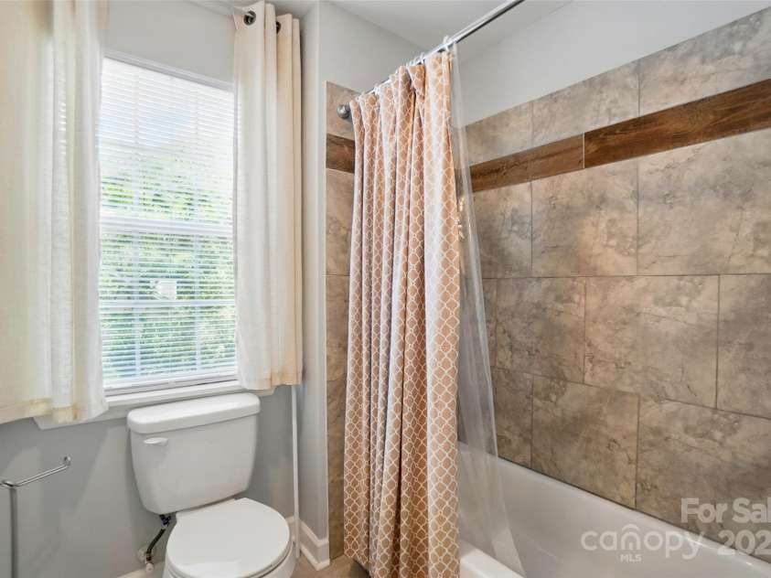8014 Sherington Way, Charlotte, NC 28227.  MLS# CAR4258331, YatesRealty ID 31173. 