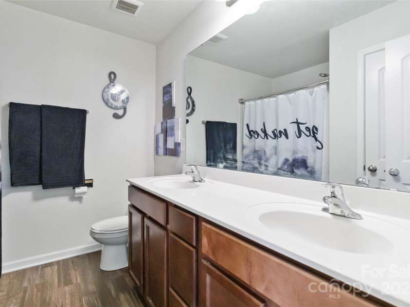 7432 Sienna Heights Place, Charlotte, NC 28213.  MLS# CAR4289490, YatesRealty ID 31174. 