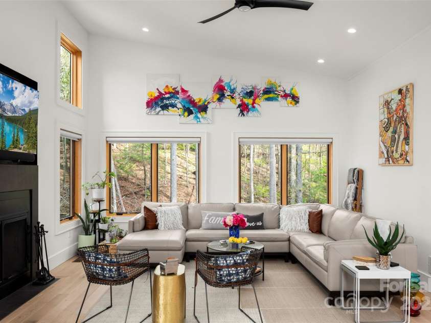 146 Timber Creek Road, Hendersonville, NC 28739.  MLS# CAR4312410, YatesRealty ID 31175. 