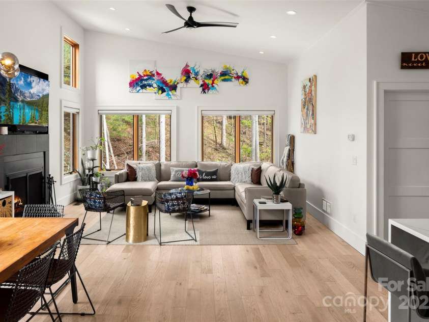 146 Timber Creek Road, Hendersonville, NC 28739.  MLS# CAR4312410, YatesRealty ID 31175. 