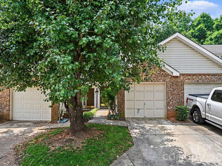 9610 Green Gable Court, Charlotte, NC 28270.  MLS# CAR4391714, YatesRealty ID 31175. 