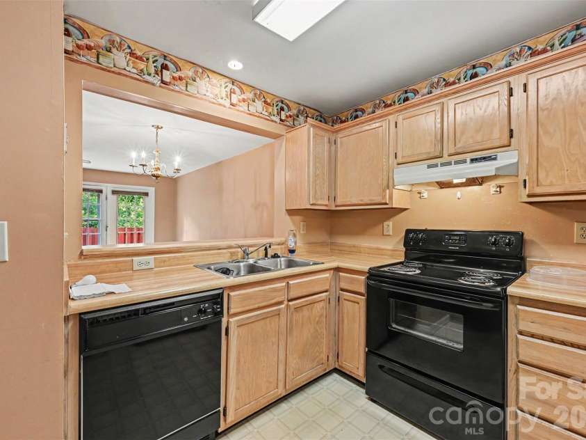 9610 Green Gable Court, Charlotte, NC 28270.  MLS# CAR4391714, YatesRealty ID 31175. 