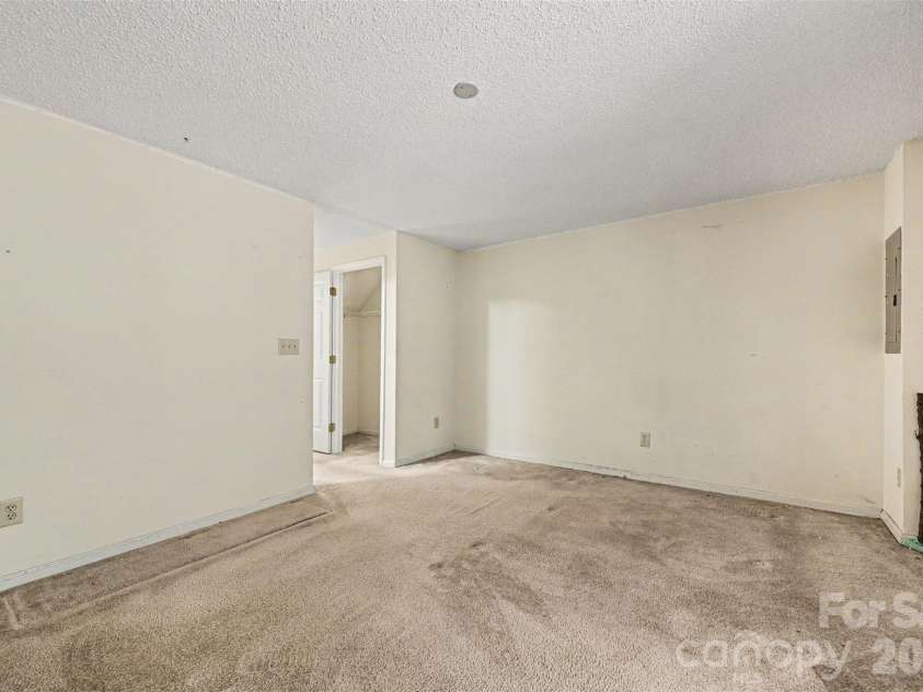 9610 Green Gable Court, Charlotte, NC 28270.  MLS# CAR4391714, YatesRealty ID 31175. 