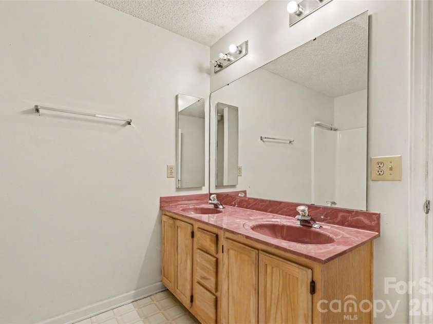 9610 Green Gable Court, Charlotte, NC 28270.  MLS# CAR4391714, YatesRealty ID 31175. 