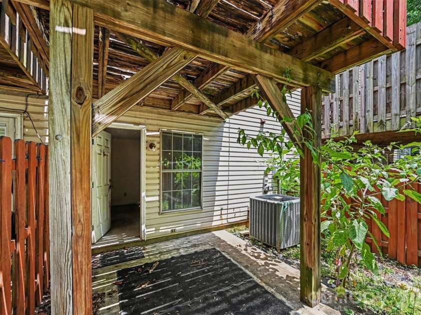 9610 Green Gable Court, Charlotte, NC 28270.  MLS# CAR4391714, YatesRealty ID 31175. 