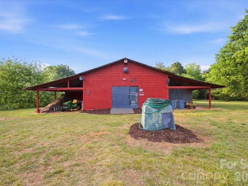 4639 Hickory Lincolnton Highway, Newton, NC 28658.  MLS# CAR4385799, YatesRealty ID 31176. 