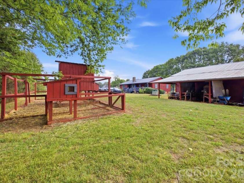 4639 Hickory Lincolnton Highway, Newton, NC 28658.  MLS# CAR4385799, YatesRealty ID 31176. 