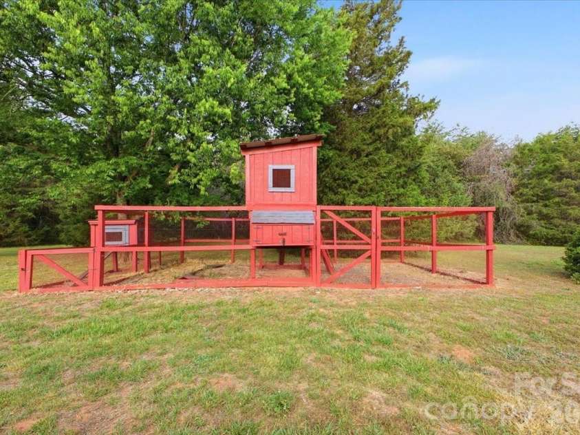 4639 Hickory Lincolnton Highway, Newton, NC 28658.  MLS# CAR4385799, YatesRealty ID 31176. 