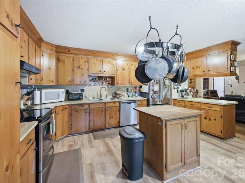 4639 Hickory Lincolnton Highway, Newton, NC 28658.  MLS# CAR4385799, YatesRealty ID 31176. 