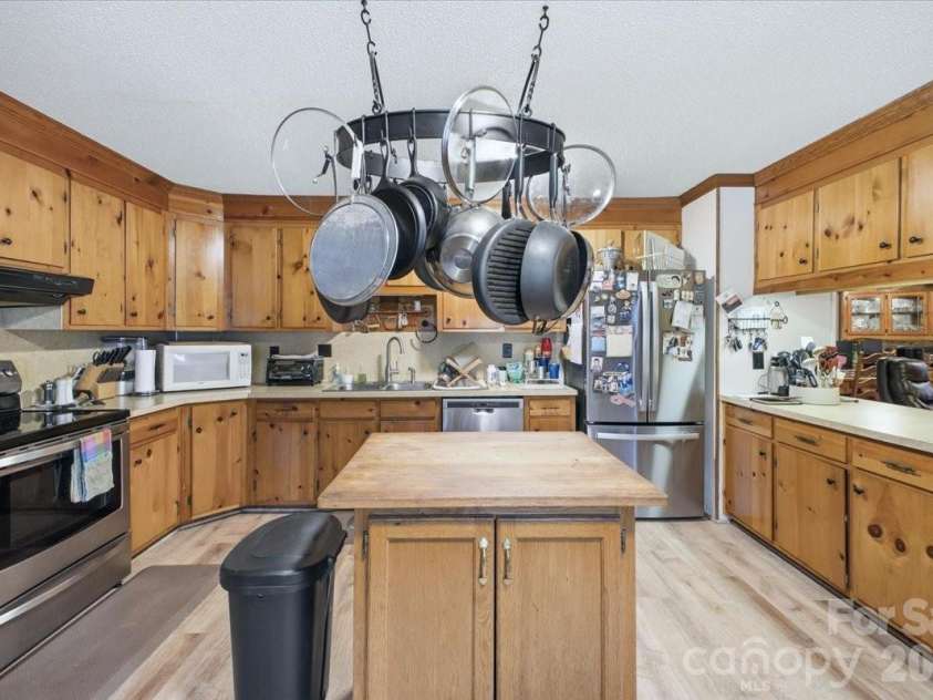 4639 Hickory Lincolnton Highway, Newton, NC 28658.  MLS# CAR4385799, YatesRealty ID 31176. 