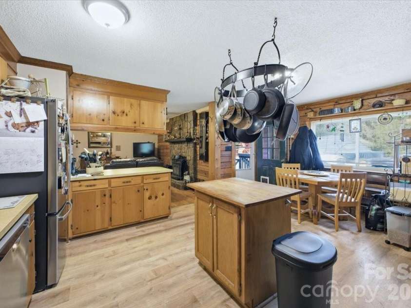 4639 Hickory Lincolnton Highway, Newton, NC 28658.  MLS# CAR4385799, YatesRealty ID 31176. 
