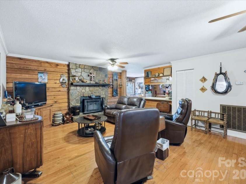 4639 Hickory Lincolnton Highway, Newton, NC 28658.  MLS# CAR4385799, YatesRealty ID 31176. 