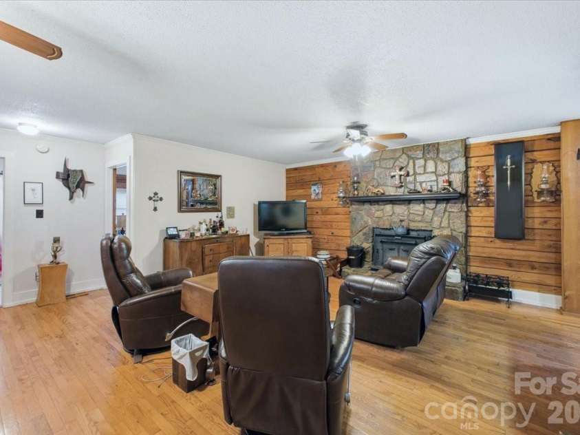 4639 Hickory Lincolnton Highway, Newton, NC 28658.  MLS# CAR4385799, YatesRealty ID 31176. 