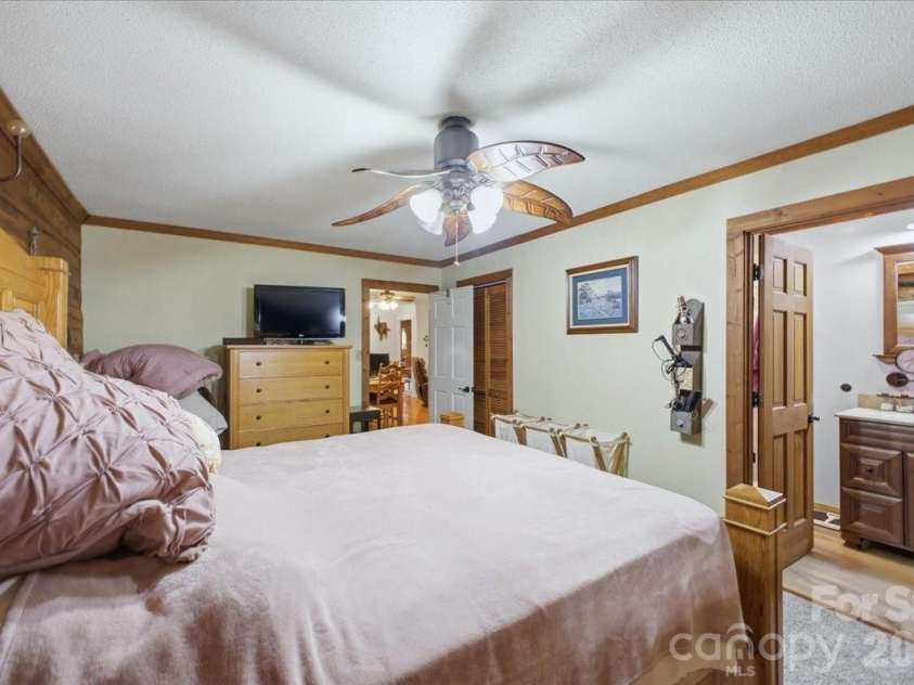 4639 Hickory Lincolnton Highway, Newton, NC 28658.  MLS# CAR4385799, YatesRealty ID 31176. 