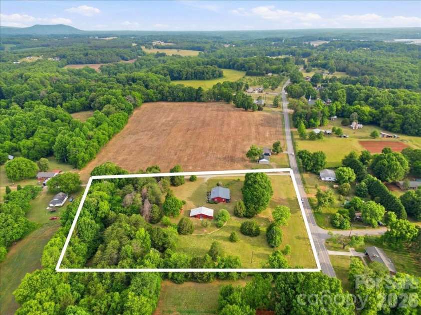 4639 Hickory Lincolnton Highway, Newton, NC 28658.  MLS# CAR4385799, YatesRealty ID 31176. 