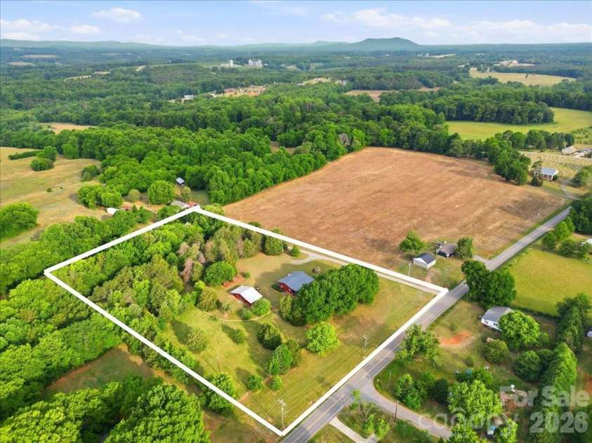 4639 Hickory Lincolnton Highway, Newton, NC 28658.  MLS# CAR4385799, YatesRealty ID 31176. 