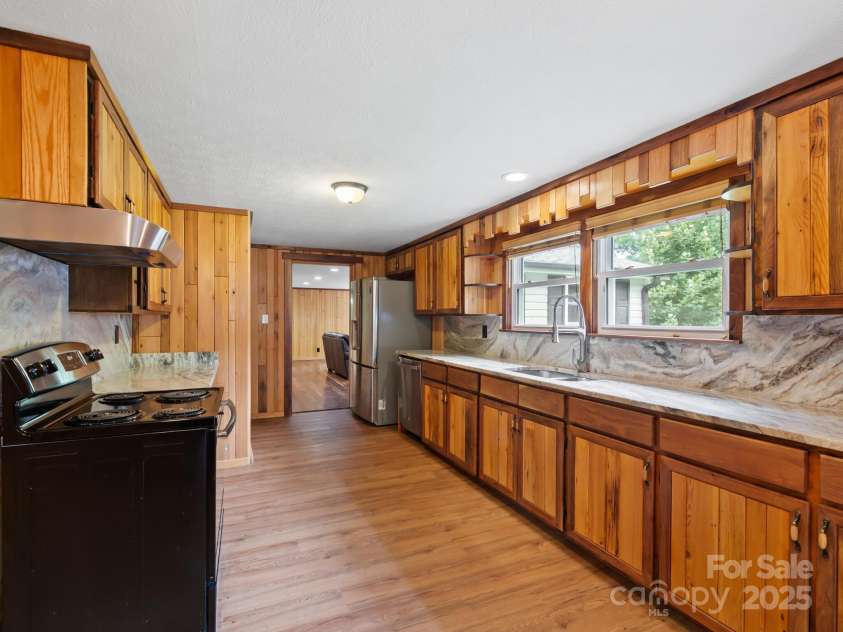 91 Rice Branch Road, Asheville, NC 28804.  MLS# CAR4282314, YatesRealty ID 31176. 