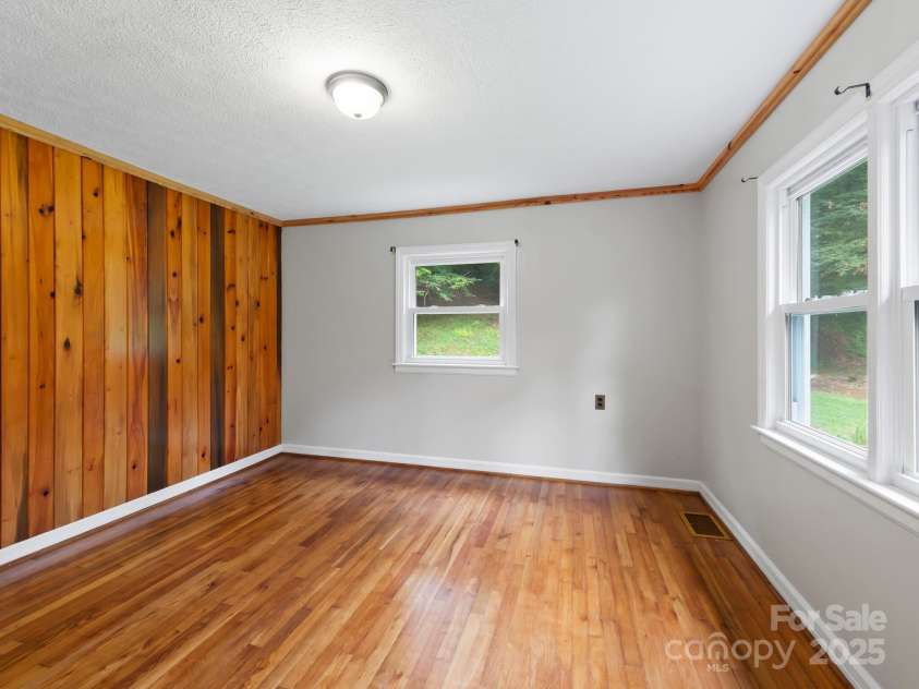 91 Rice Branch Road, Asheville, NC 28804.  MLS# CAR4282314, YatesRealty ID 31176. 