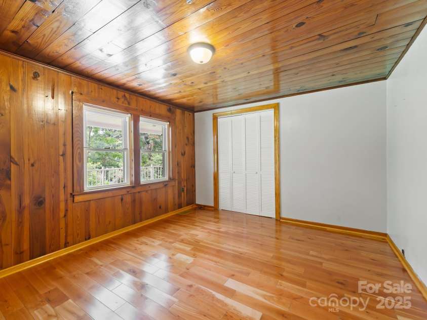 91 Rice Branch Road, Asheville, NC 28804.  MLS# CAR4282314, YatesRealty ID 31176. 