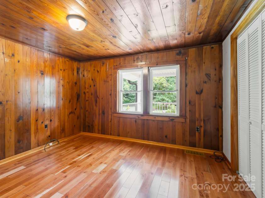 91 Rice Branch Road, Asheville, NC 28804.  MLS# CAR4282314, YatesRealty ID 31176. 