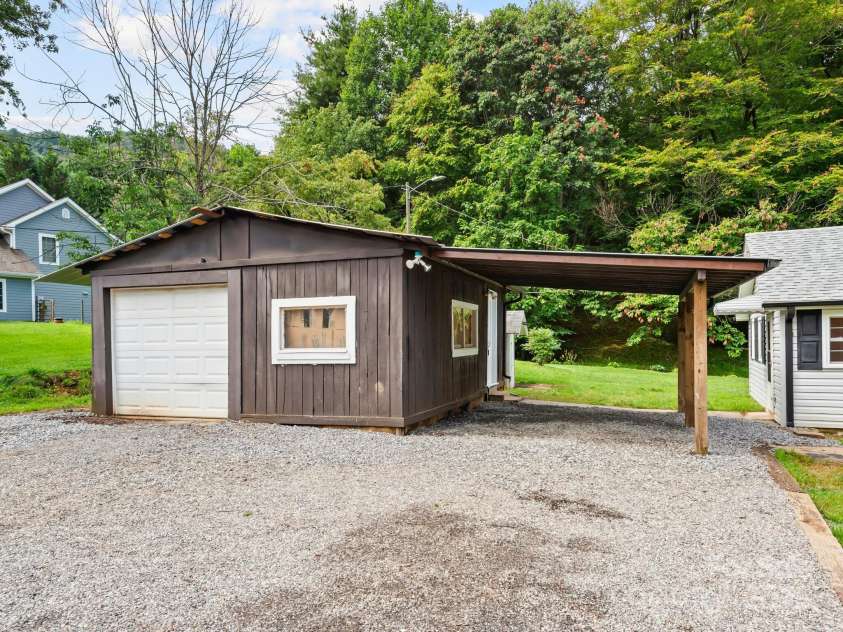 91 Rice Branch Road, Asheville, NC 28804.  MLS# CAR4282314, YatesRealty ID 31176. 