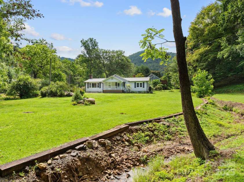 91 Rice Branch Road, Asheville, NC 28804.  MLS# CAR4282314, YatesRealty ID 31176. 