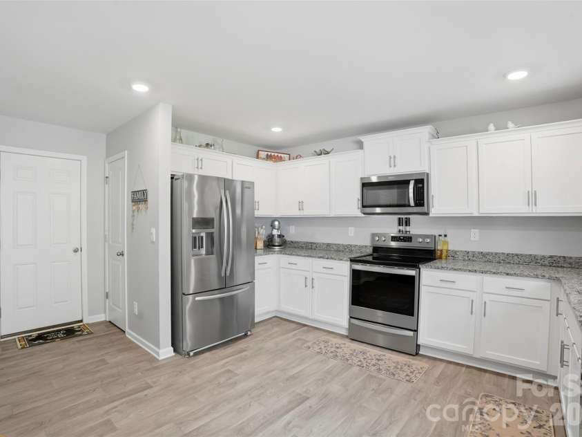 1347 Mifflin Lane, Dallas, NC 28034.  MLS# CAR4389599, YatesRealty ID 31177. 
