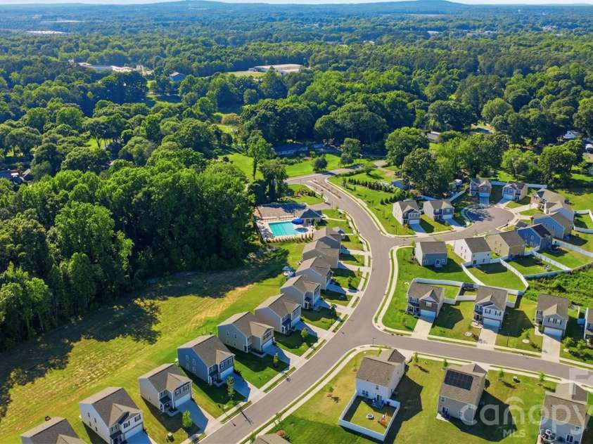 1347 Mifflin Lane, Dallas, NC 28034.  MLS# CAR4389599, YatesRealty ID 31177. Community Pool